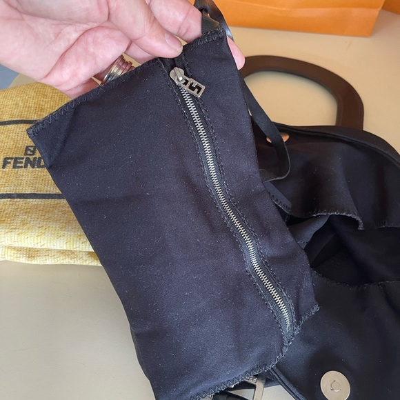 🖤🖤🖤Fendi nylon handbag with pouch❤️💼 - Picture 11 of 15